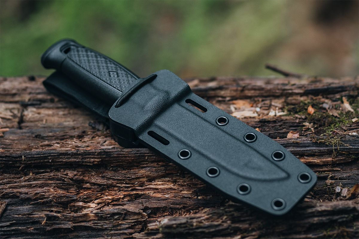 Garberg sheath on a log
